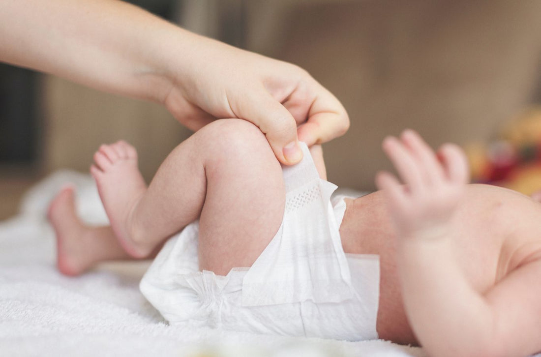 Comment fonctionne le gel absorbant d'une couche (et pourquoi il gonfle)