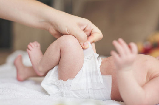Comment fonctionne le gel absorbant d'une couche (et pourquoi il gonfle)