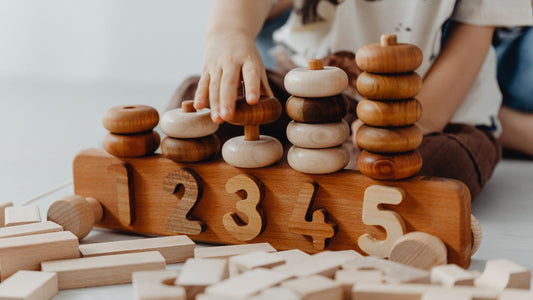 Jeu d'empilement Montessori.