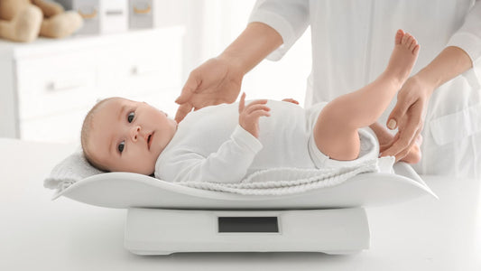 Poids bébé 3 mois : fourchette typique et suivi en santé